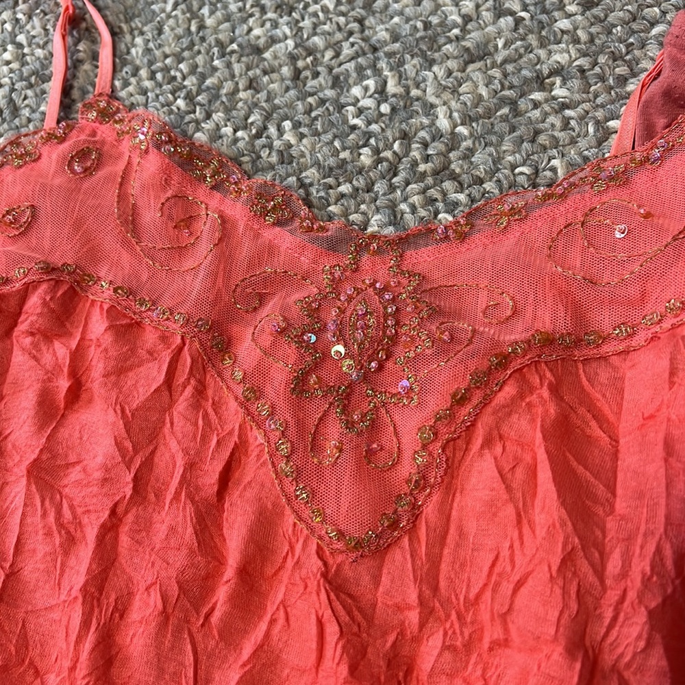 Tank tops - Picture 2 of 9